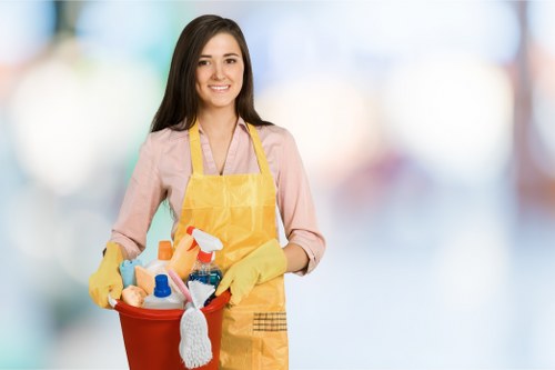 End of tenancy cleaners in N16 preparing a property